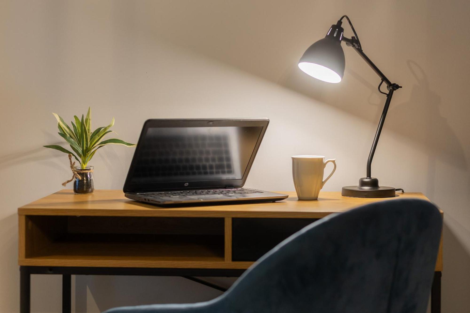 Ideal For Remote Work With Furnished Balcony And Parking By Renters Apartament *